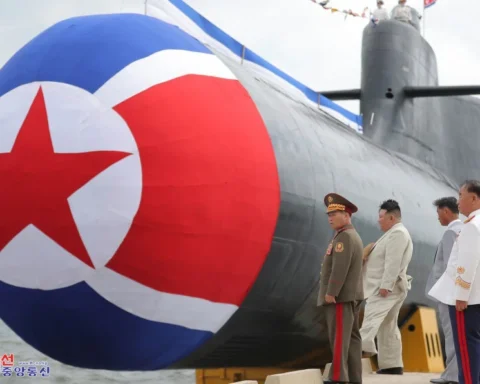 Noord-Korea toont eerste nucleaire onderzeeër te midden van groeiende banden met Rusland