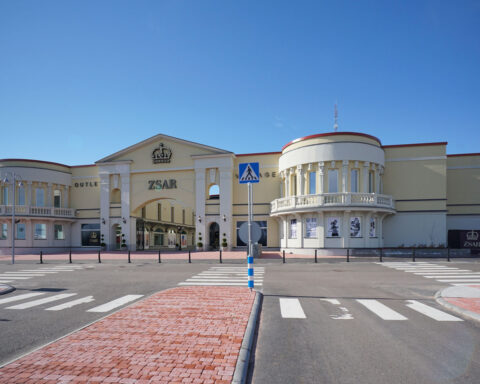 Zakenman met Kremlinconnecties richt zich op winkelcentrum aan Finse grens