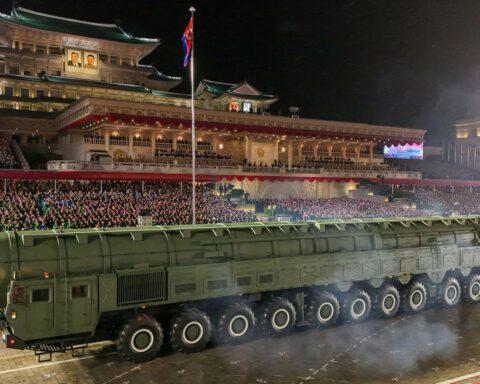 Kim Jong-un beveelt opschaling van raketproductie in 2026