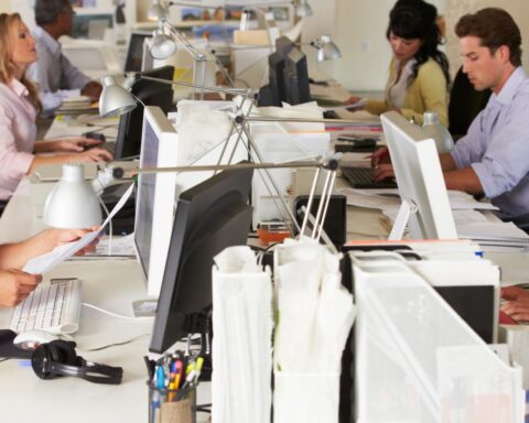 65% van de Nederlandse werknemers werkt nu op kantoor, vrijdag het minst populair