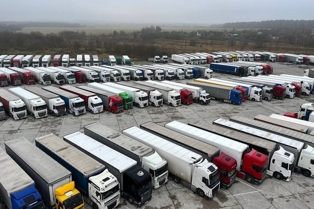 Litouwen vraagt Brussel om ingrijpen na vastlopen van honderden trucks aan de grens met Belarus