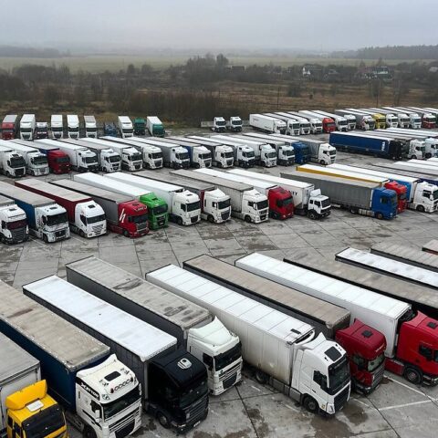 Litouwen vraagt Brussel om ingrijpen na vastlopen van honderden trucks aan de grens met Belarus