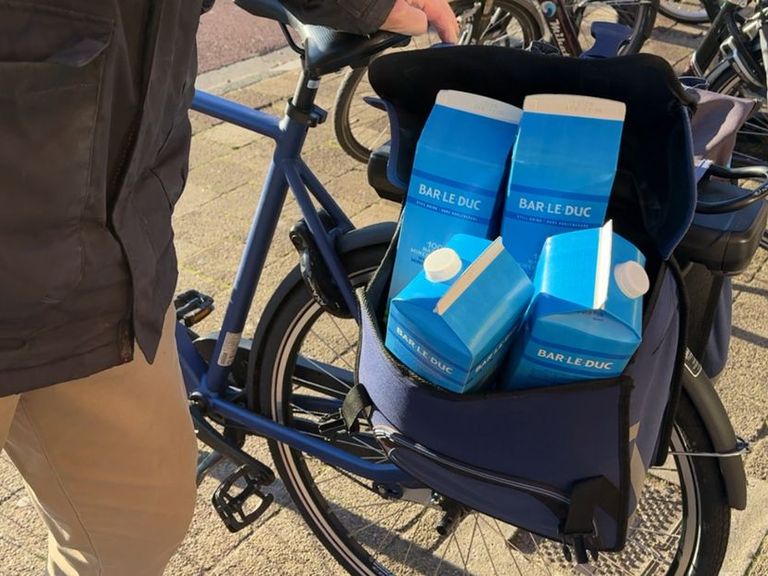 Amersfoorters houden kerstfeest ondanks besmet drinkwater: 'Ga maar aan de drank'