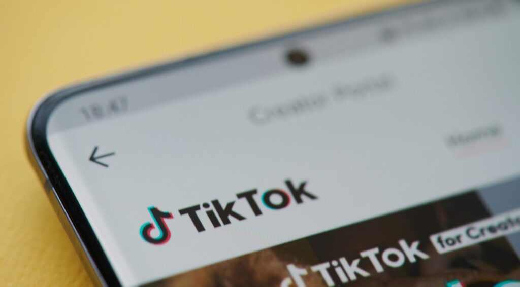 Amsterdam lanceert TikTok-kanaal voor betrouwbare informatie aan jongeren