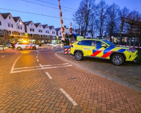 Automobilist rijdt in op groep mensen in Ede, vier gewonden, bestuurder aangehouden