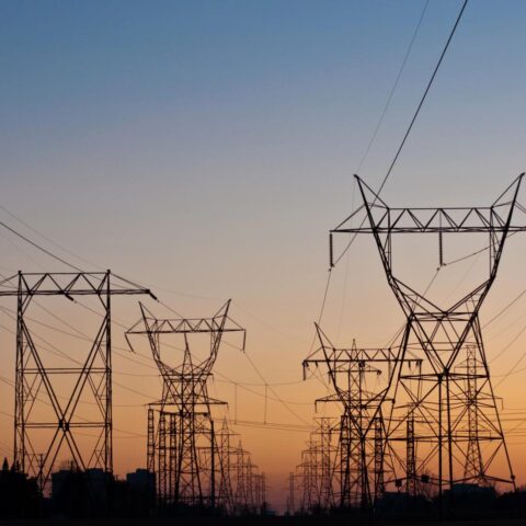 Bedrijven ondervinden vertragingen in elektriciteitsverbindingen door oplopende achterstand van 22.600 aanvragen