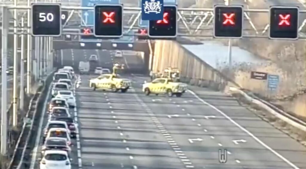 Bevroren omstandigheden in tunnels veroorzaken wegafsluitingen en versmallingen