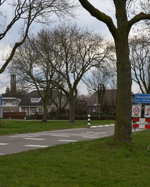 Bewoners van Moerdijk eisen 350% compensatie terwijl dorp bedreigd wordt met verdwijning