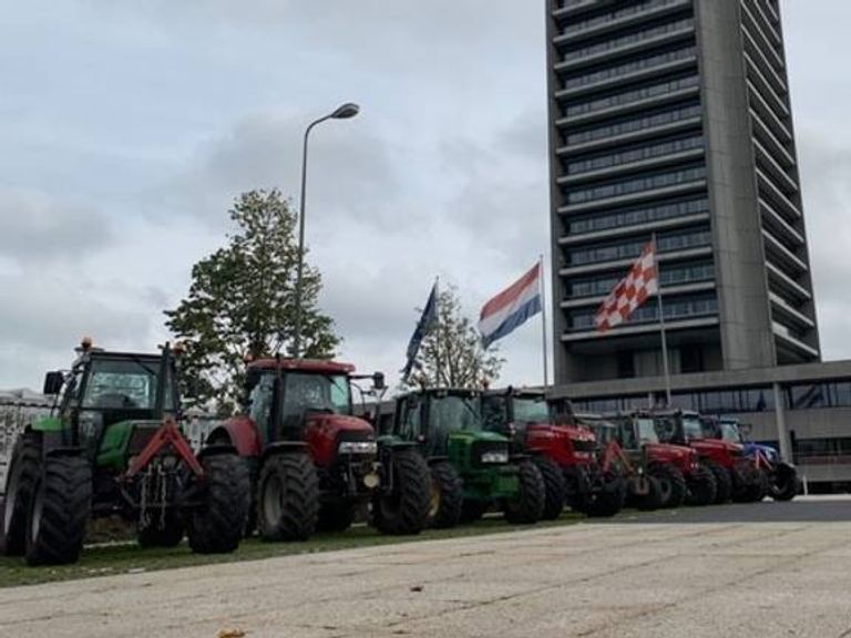 Boeren sturen deurwaarders naar Brabantse politici, beschuldigen hen van medeplichtigheid