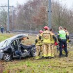 Botsing tussen auto en trein bij Gramsbergen leidt tot tijdelijke stillegging treinverkeer