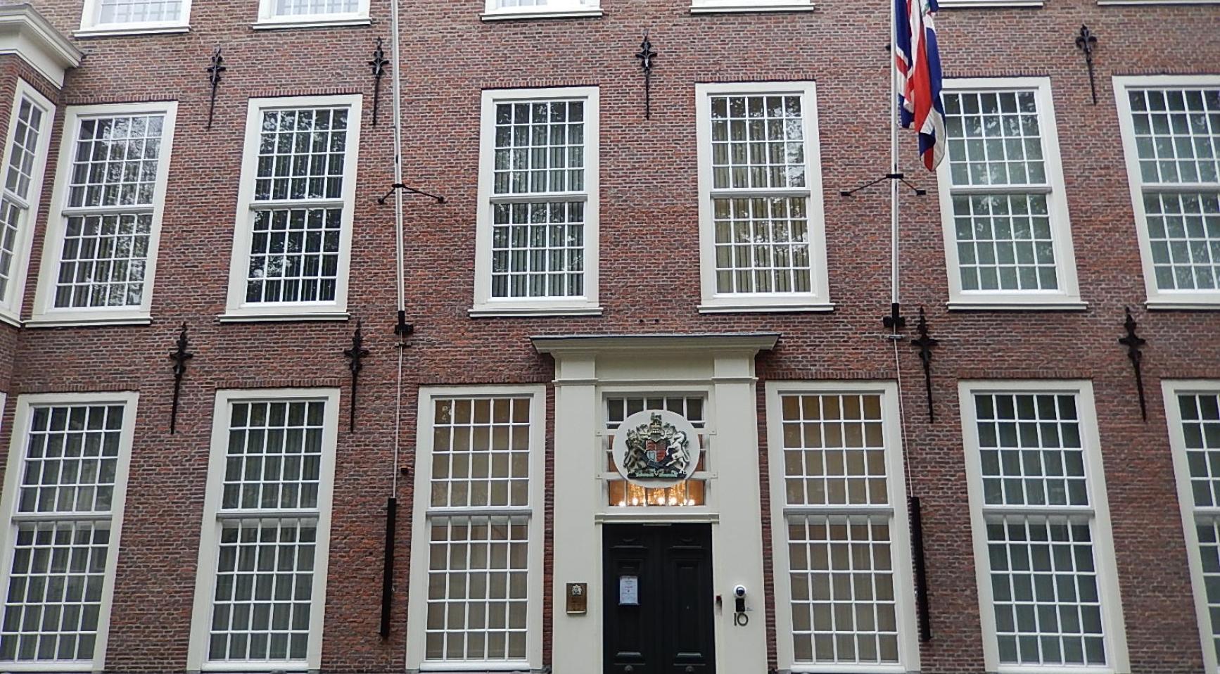 Britse ambassade in Den Haag beklad vanwege rol VK in Gaza; verdachte gearresteerd