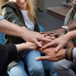 Cabaretier Saman Amini bestrijdt al acht jaar racisme bij bedrijven