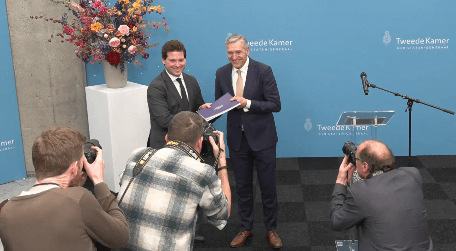 D66 и CDA представили план коалиции: восстановление 30% налоговых льгот для экспатов