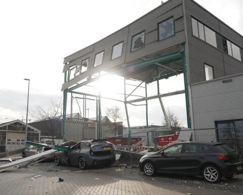 Deel van gebouw stort in Schiedam in tijdens sloopwerkzaamheden; niemand gewond