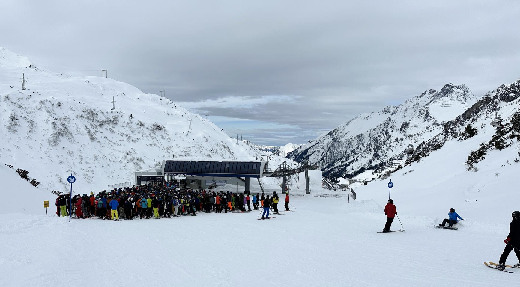 Doodsbedreigingen en Nazi-groeten tijdens vechtpartij tussen Oostenrijkse en Nederlandse mannen in Tirolse bar