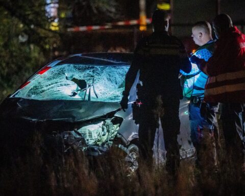 Drie personen blijven in ziekenhuis na aanrijding met auto tijdens parade in Nunspeet