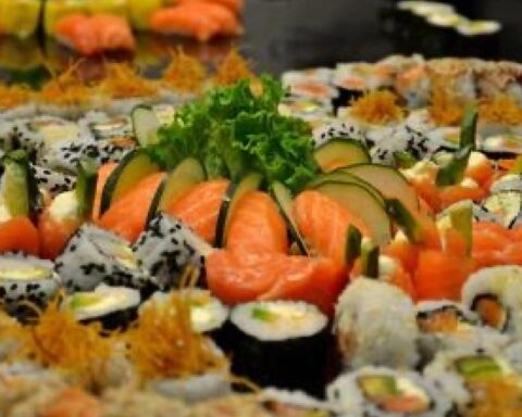 Expat verbaast over hongerig gedrag van Nederlandse collega’s tijdens gratis lunch in Amsterdam