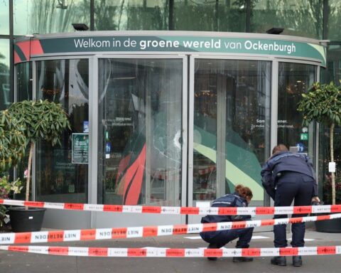 Explosie en dreigende berichten bij tuincentrum in Den Haag: 'Ik begrijp er niks van'