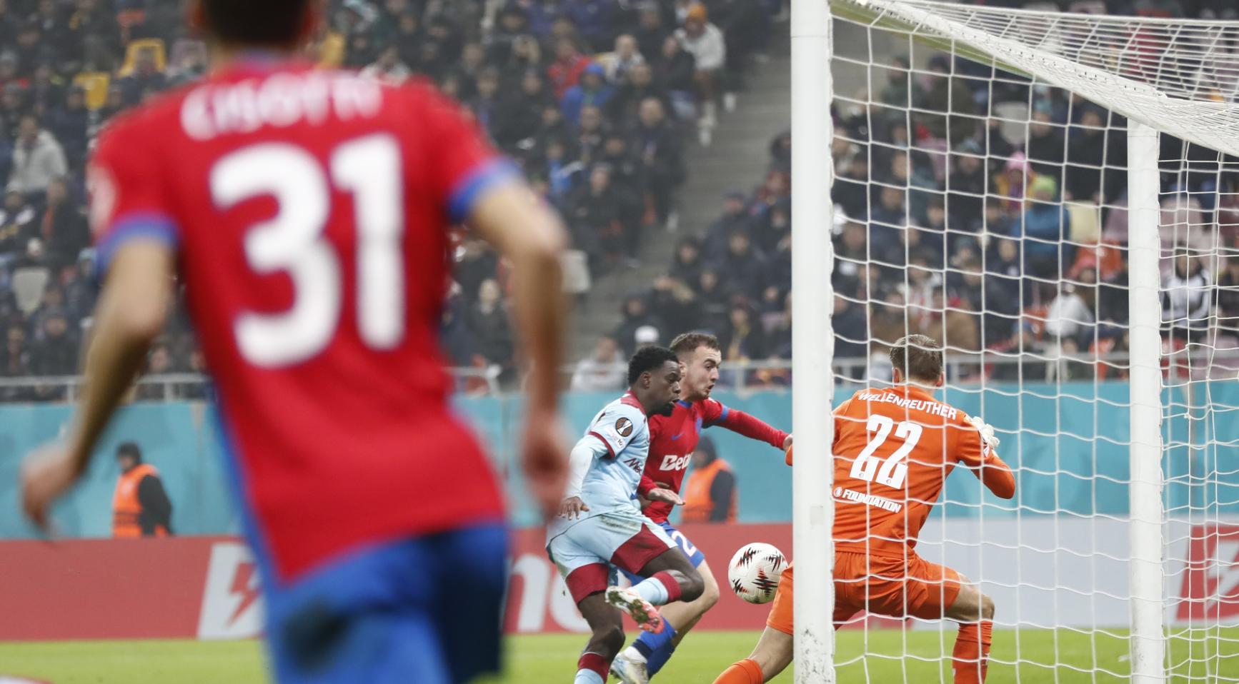 Feyenoord verliest met 4-3 van FCSB na laatste seconde goal in Roemenië