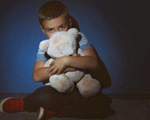 Financiële situatie van de jeugdzorg verbetert, maar blijft kwetsbaar, aldus toezichthouder