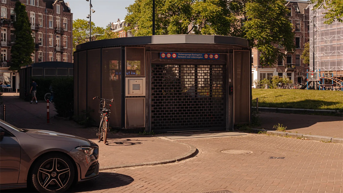 Gemeente Amsterdam boekt verlies op Spookgarage aan Staringplein 15