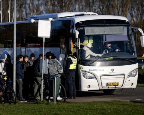 Gemeente houdt vast aan gratis bus in Ter Apel zolang Keijzer onveiligheid negeert
