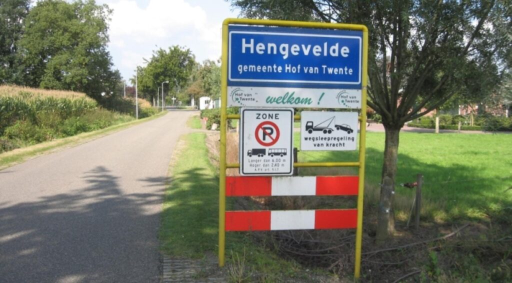 Hengevelde bewoners leren gebarentaal om 4-jarige Gijs bij de gemeenschap te betrekken