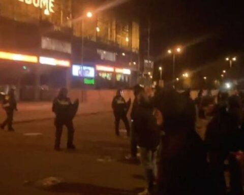 Honderden De Graafschap-fans geweerd bij Vitesse na weigering fouillering