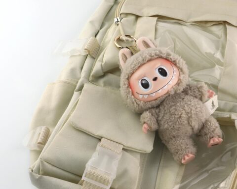 Illegale vervalste Labubu-poppen overspoelen Nederlandse winkels ondanks gezondheidsrisico's