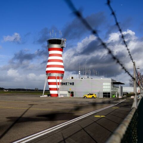 Kabinet versnelt levering F-35's naar Lelystad, vakantievluchten minder belangrijk