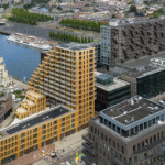 Koningin Máxima opent circulaire houten woontoren Sawa in Rotterdam