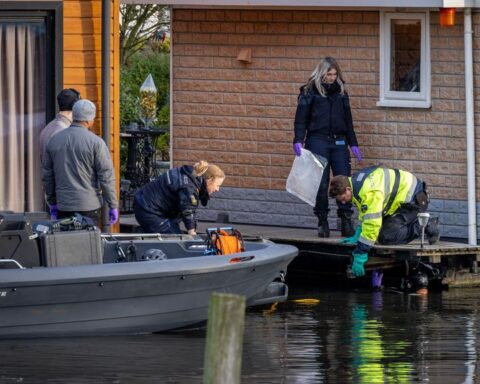 Lichaam aangetroffen in kanaal in Vlaardingen tijdens politieonderzoek