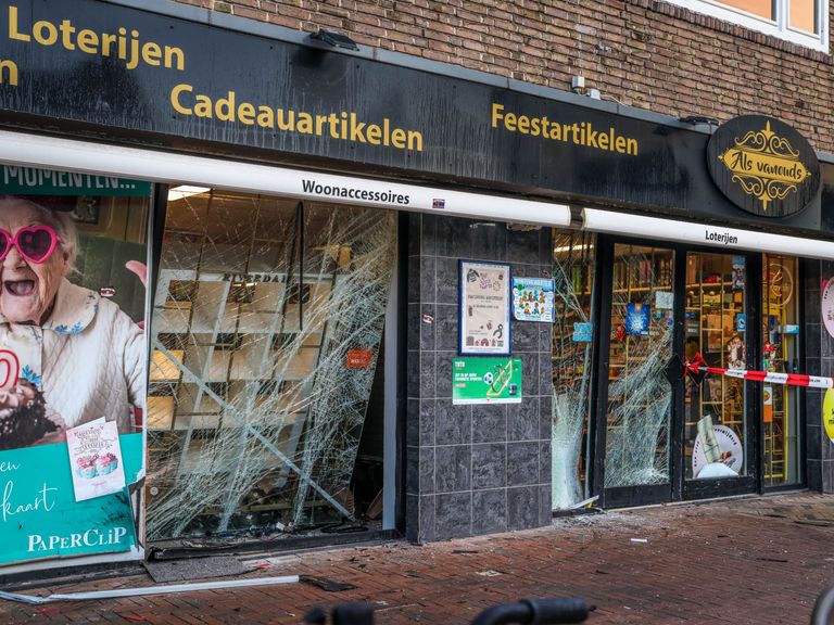 Man (27) steelt auto in Amersfoort en veroorzaakt aanzienlijke schade in winkelcentrum