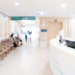 Minder Nederlanders switchen van zorgverzekeraar terwijl premies stabiel blijven, prijsverschillen groeien voor 2026