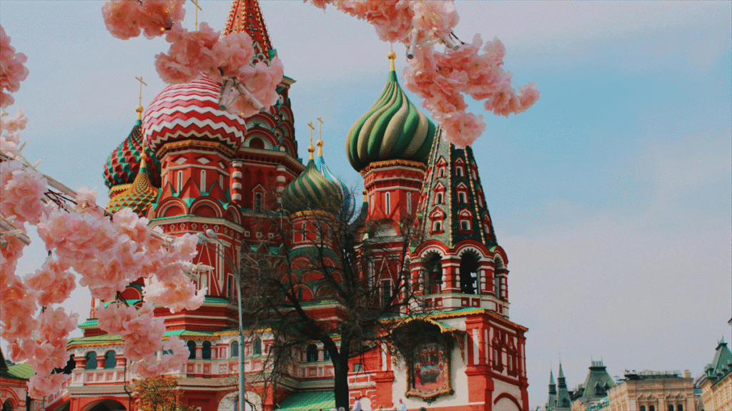 Moskou stijgt naar de achtste plaats in duurste hoofdsteden terwijl Amsterdam uit top 10 valt