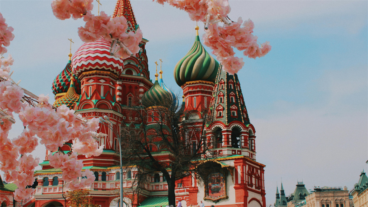 Moskou stijgt naar de achtste plaats in duurste hoofdsteden terwijl Amsterdam uit top 10 valt