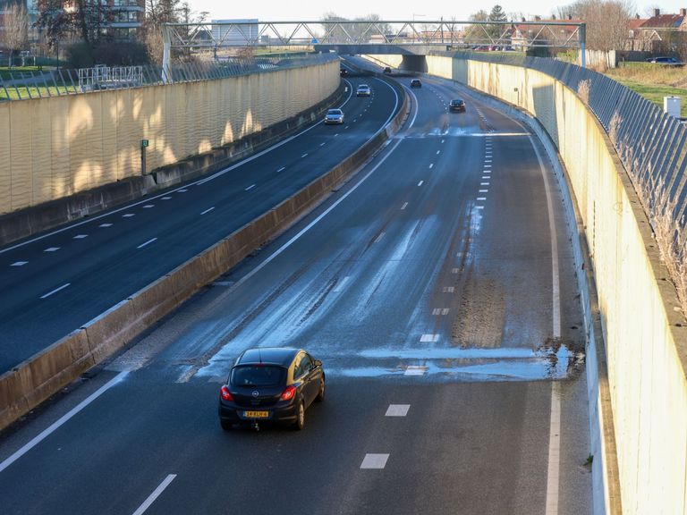 N31 bij Harlingen blijft de hele dag dicht door gevaarlijke ijsvorming