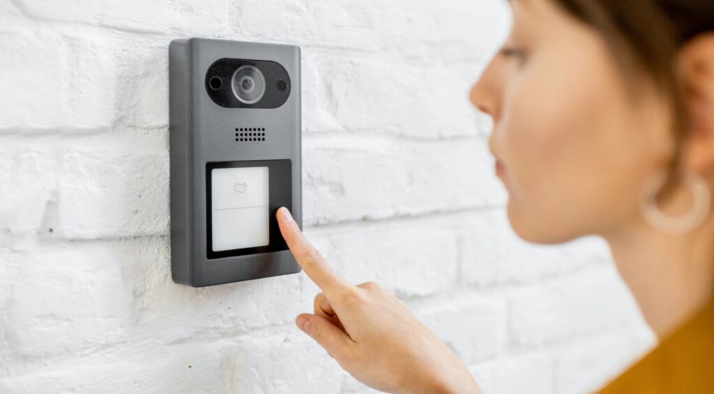 Nederlandse wetgevers overwegen verbod op deur-tot-deur verkoop na intimidatieklachten