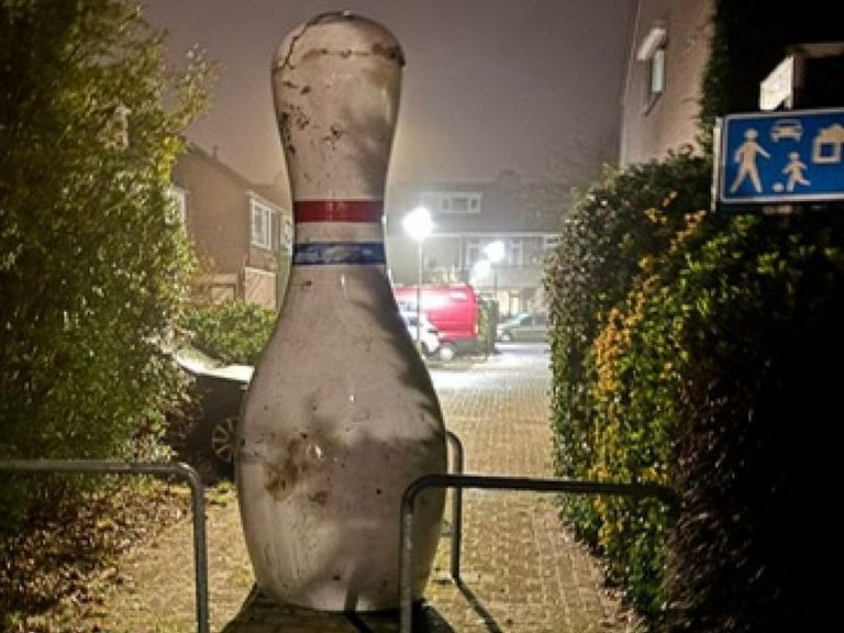 Noordwijk neemt reusachtige bowlingkegel in beslag na zorgen over veiligheid