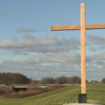 Onbekende groep plaatst kruis op de voormalige locatie van De Tong langs de A6