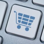 Online bestedingen in Nederland dalen terwijl consumenten bezuinigen op tickets en reizen