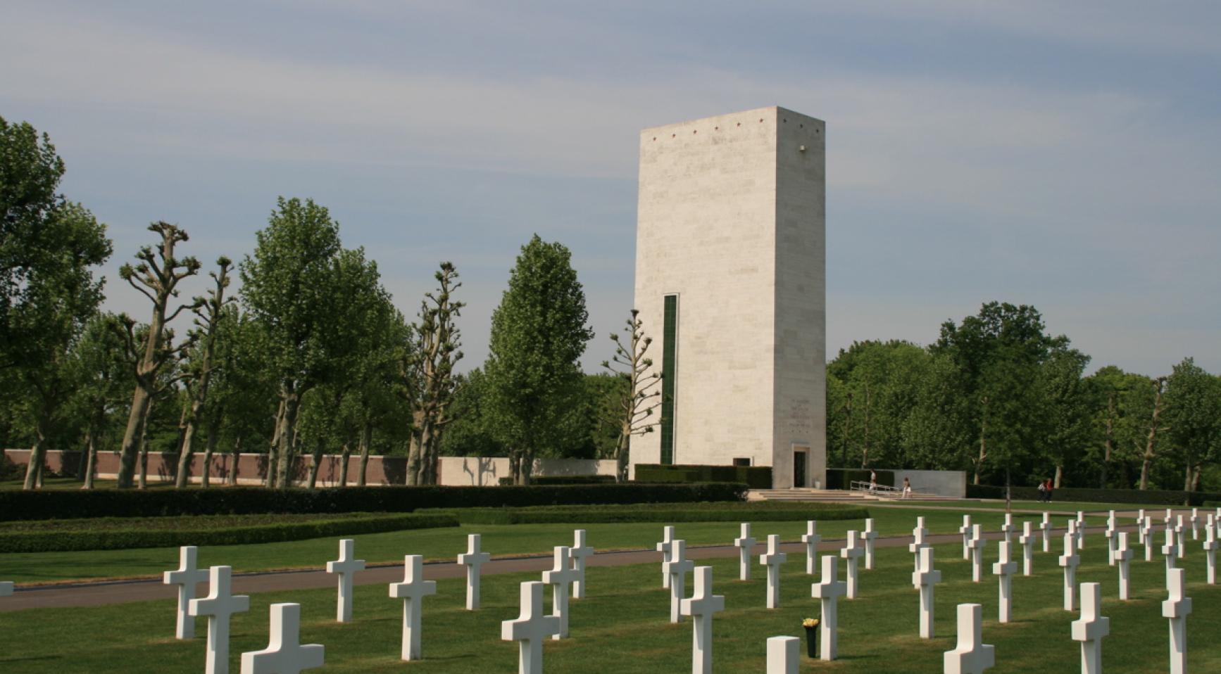 Panelen с чернокожими солдатами удалены из кладбища в Нидерландах, чтобы избежать гнева администрации Трампа