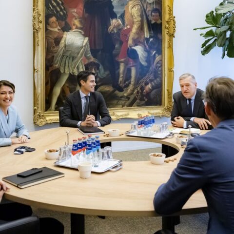 Partijleiders overleggen dit weekend na afwijzing van vijfpartijenkabinet