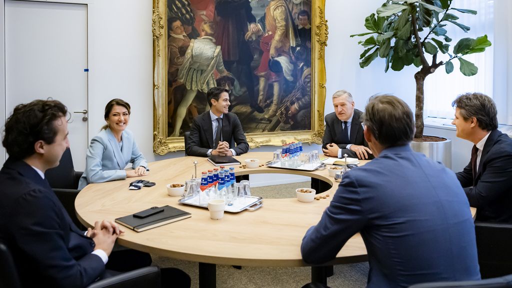 Partijleiders overleggen dit weekend na afwijzing van vijfpartijenkabinet