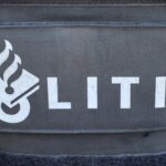 Politie en handhaving onder vuur tijdens vuurwerkincidenten; twee tieners gearresteerd