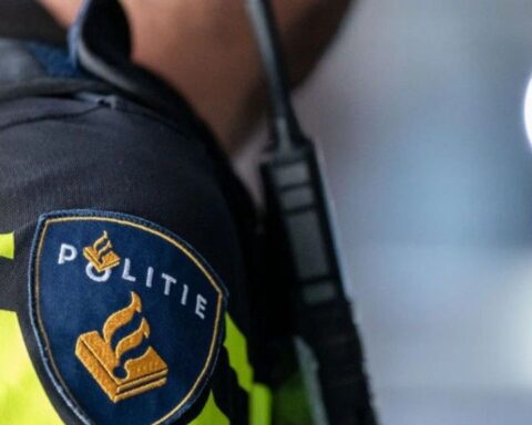 Politie maakt vijf aanhoudingen na vondst van vuurwapens in Rotterdam