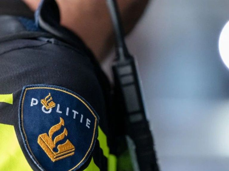 Politie maakt vijf aanhoudingen na vondst van vuurwapens in Rotterdam