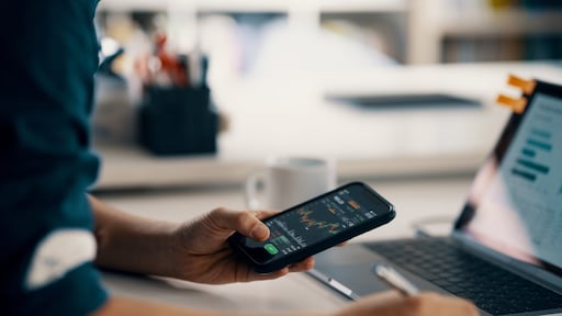 Politie waarschuwt voor cryptofraude en spreekt honderden Nederlanders toe