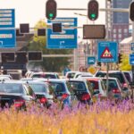 Regen en schoolvakanties veroorzaken verkeersdrukte in heel Nederland op vrijdag