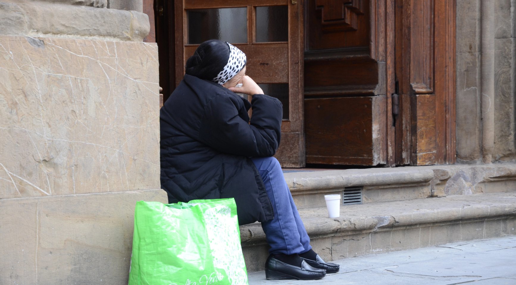 Rotterdam versterkt handhaving van bedelverbod ondanks zorgen over mensenrechten in Europa